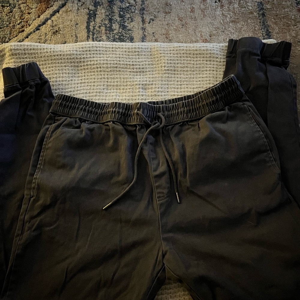 Men’s gray chino joggers
